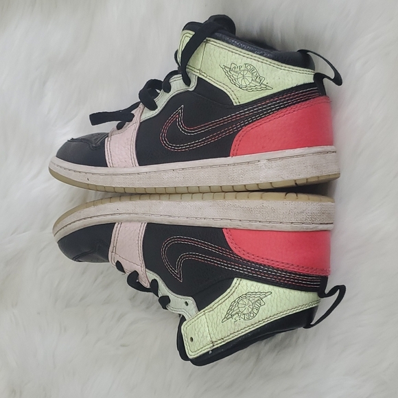 Nike Air Jordan Sneakers Shoes unisex leather size 2Y - Picture 3 of 8